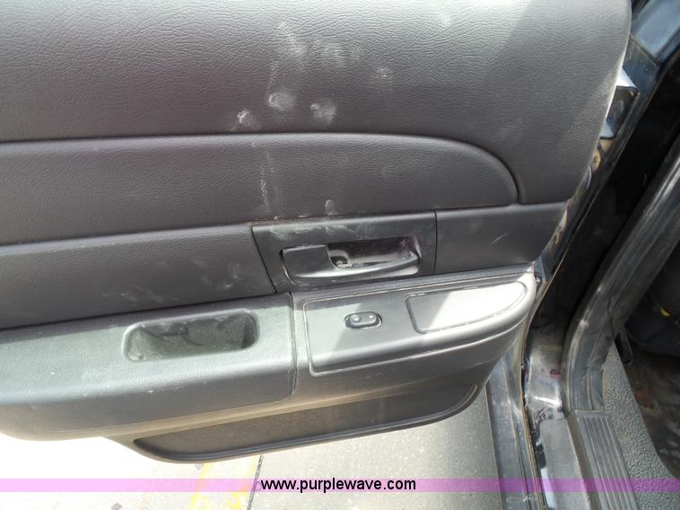 image for item J4863 2008 Ford Crown Victoria Police Interceptor