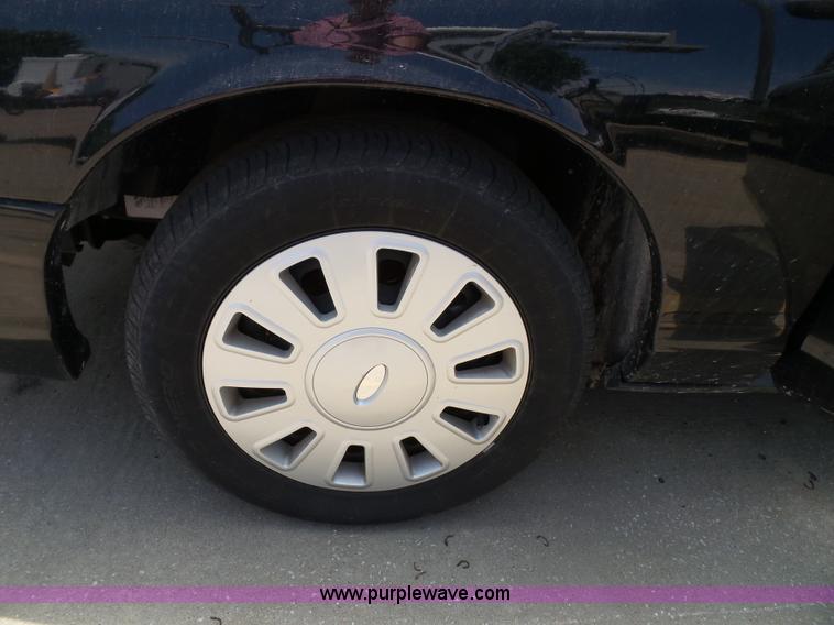 image for item J4863 2008 Ford Crown Victoria Police Interceptor