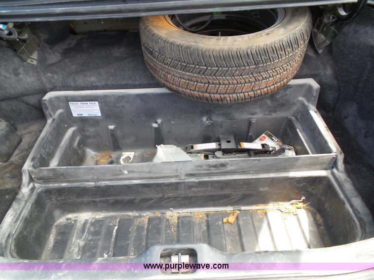 image for item J4863 2008 Ford Crown Victoria Police Interceptor