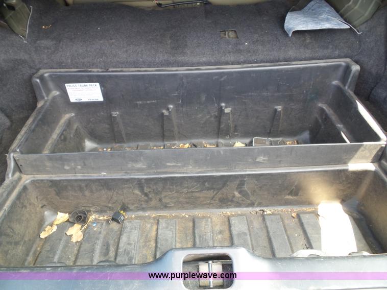 image for item J4864 2006 Ford Crown Victoria Police Interceptor