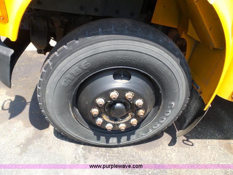 image for item J4889 1992 International 3800 school bus