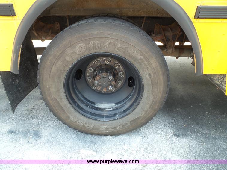 image for item J4889 1992 International 3800 school bus