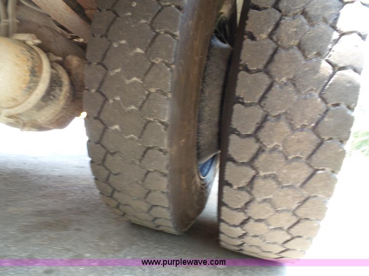 image for item J4889 1992 International 3800 school bus