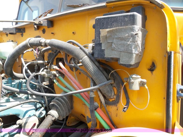 image for item J4889 1992 International 3800 school bus