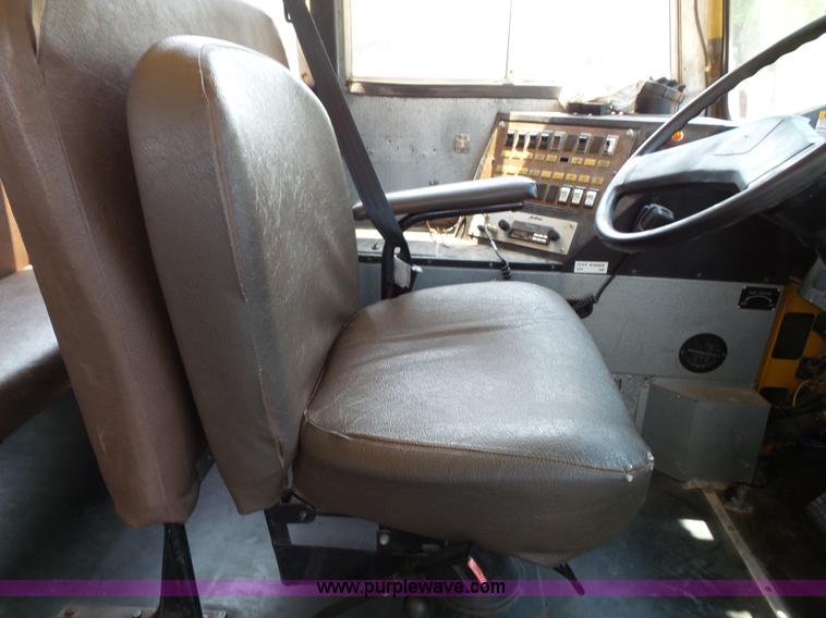 image for item J4889 1992 International 3800 school bus