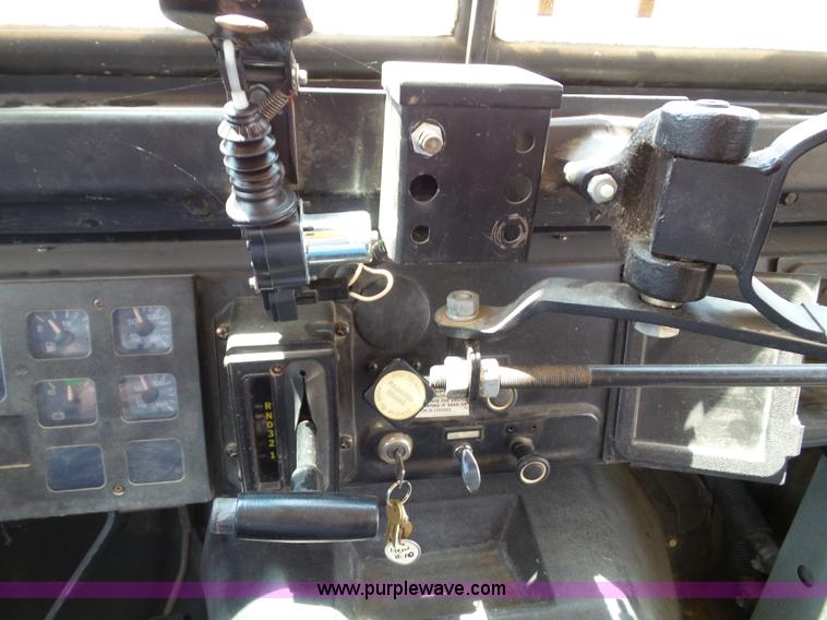 image for item J4889 1992 International 3800 school bus