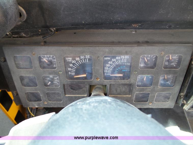 image for item J4889 1992 International 3800 school bus