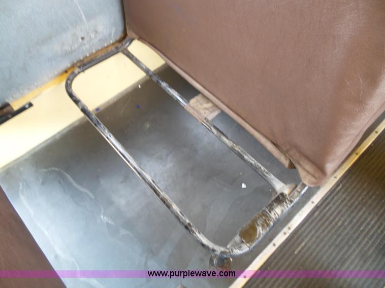 image for item J4889 1992 International 3800 school bus