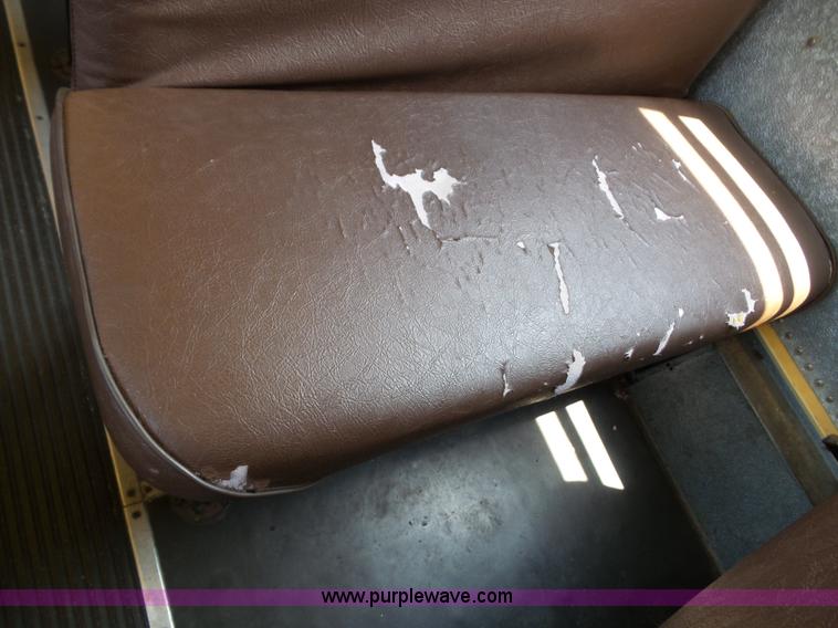 image for item J4889 1992 International 3800 school bus