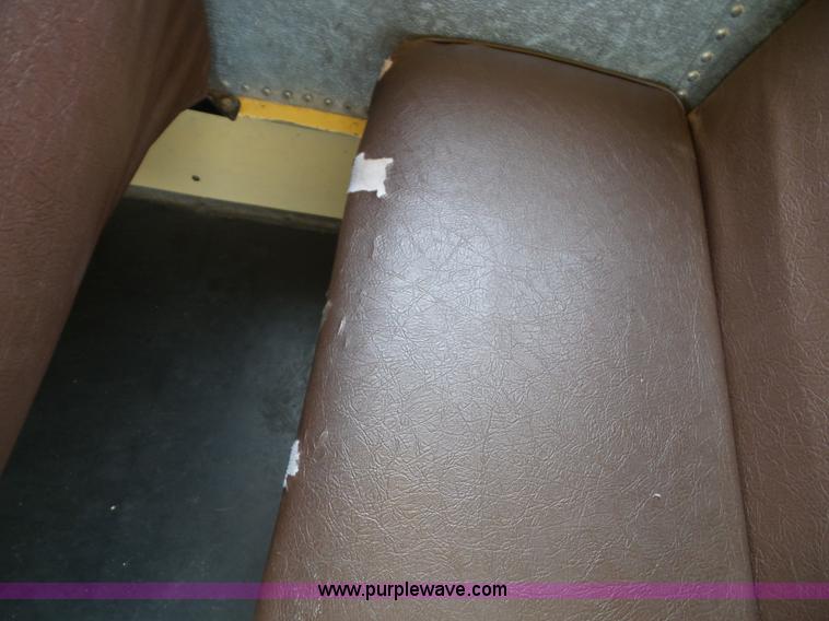 image for item J4889 1992 International 3800 school bus