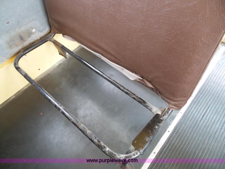 image for item J4889 1992 International 3800 school bus