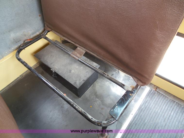 image for item J4889 1992 International 3800 school bus