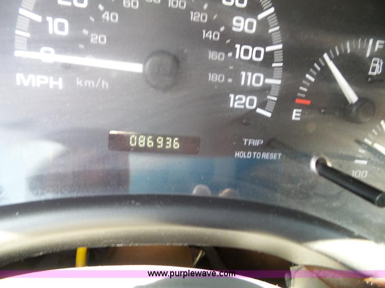 image for item J4901 2002 Chevrolet Malibu LS