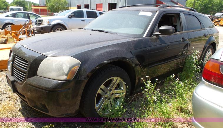 image for item J4902 2005 Dodge Magnum SE