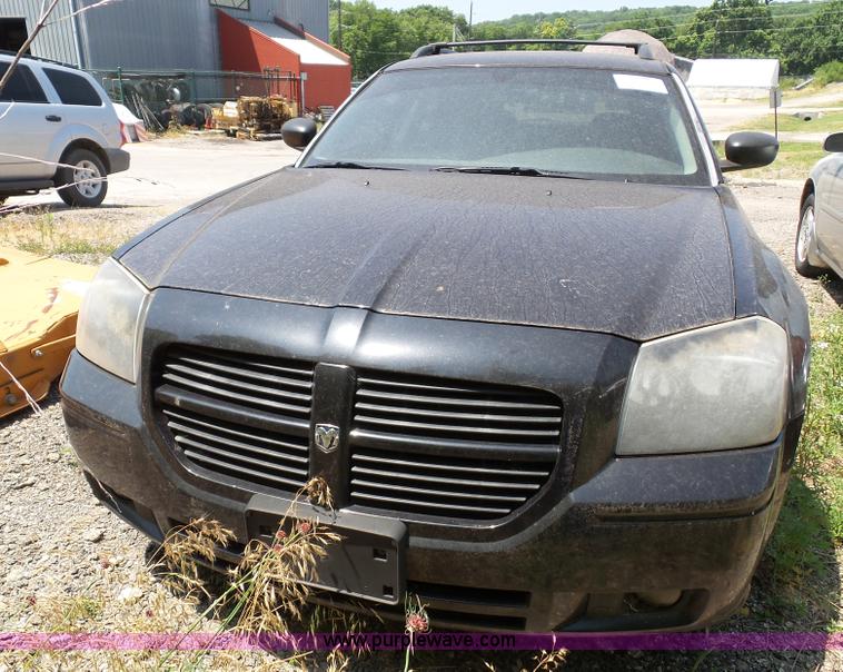 image for item J4902 2005 Dodge Magnum SE