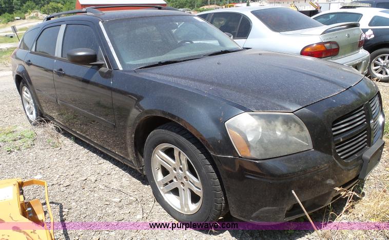 image for item J4902 2005 Dodge Magnum SE