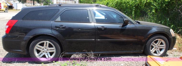 image for item J4902 2005 Dodge Magnum SE