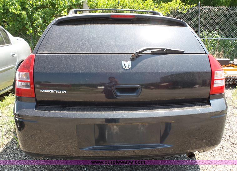 image for item J4902 2005 Dodge Magnum SE