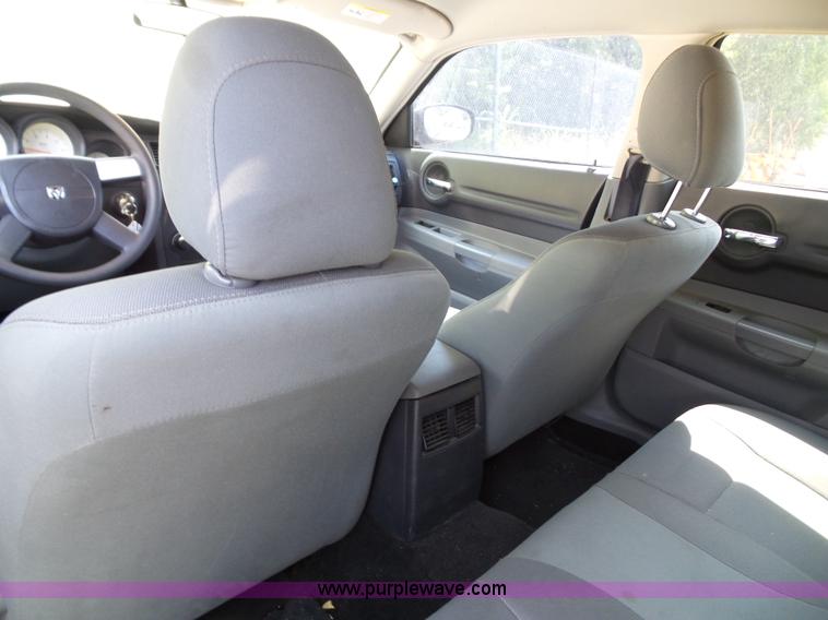 image for item J4902 2005 Dodge Magnum SE