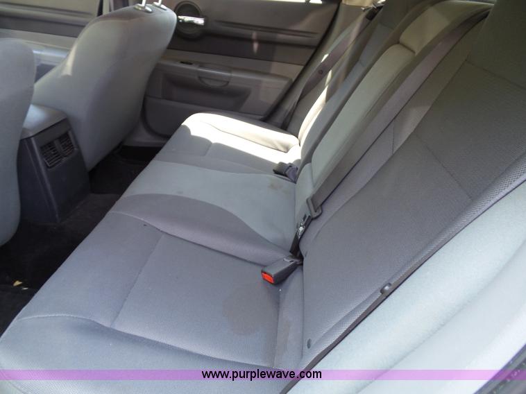 image for item J4902 2005 Dodge Magnum SE