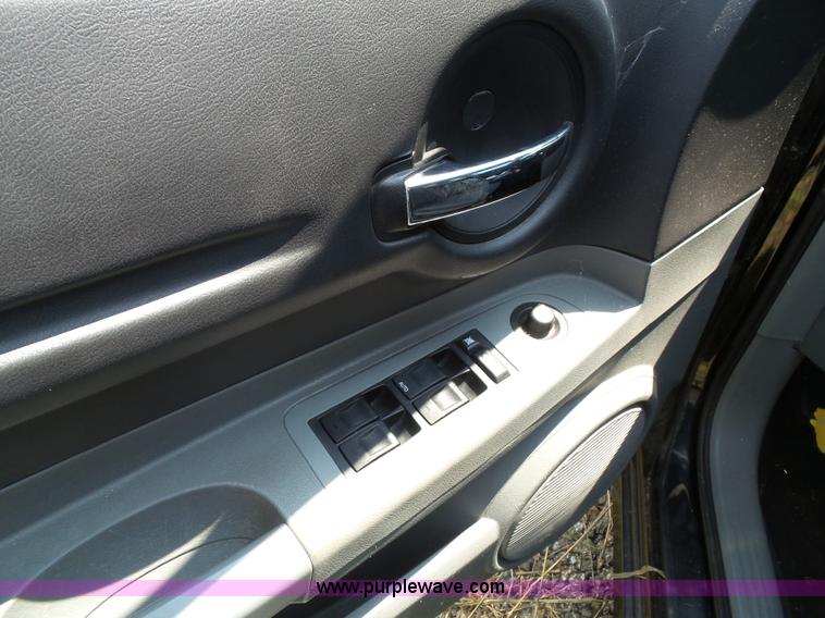 image for item J4902 2005 Dodge Magnum SE