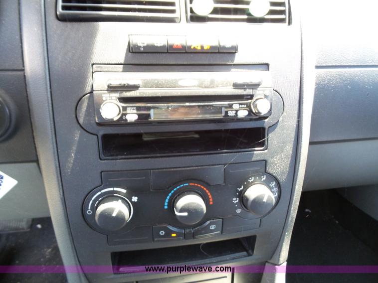 image for item J4902 2005 Dodge Magnum SE