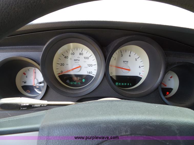 image for item J4902 2005 Dodge Magnum SE