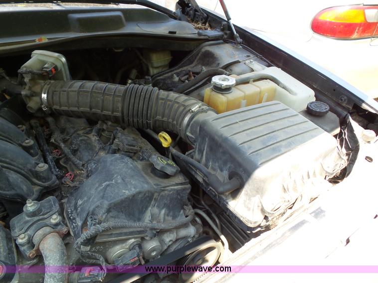 image for item J4902 2005 Dodge Magnum SE