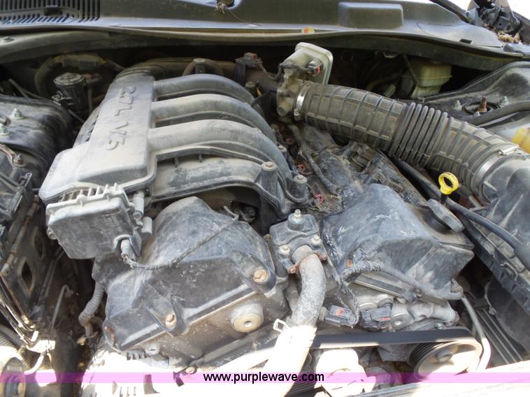 image for item J4902 2005 Dodge Magnum SE