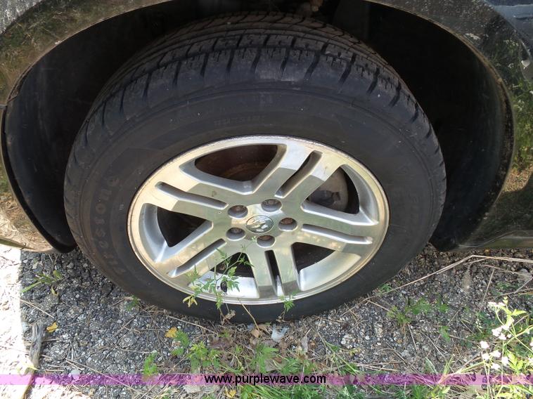 image for item J4902 2005 Dodge Magnum SE