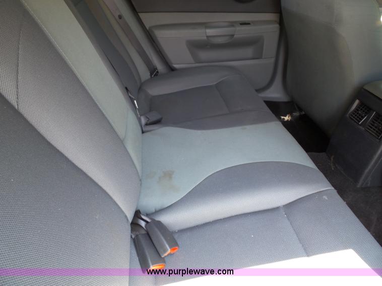 image for item J4902 2005 Dodge Magnum SE