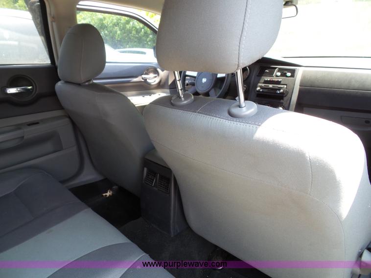 image for item J4902 2005 Dodge Magnum SE