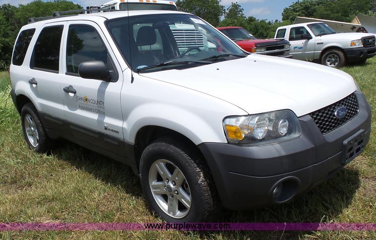 image for item J4912 2006 Ford Escape SUV