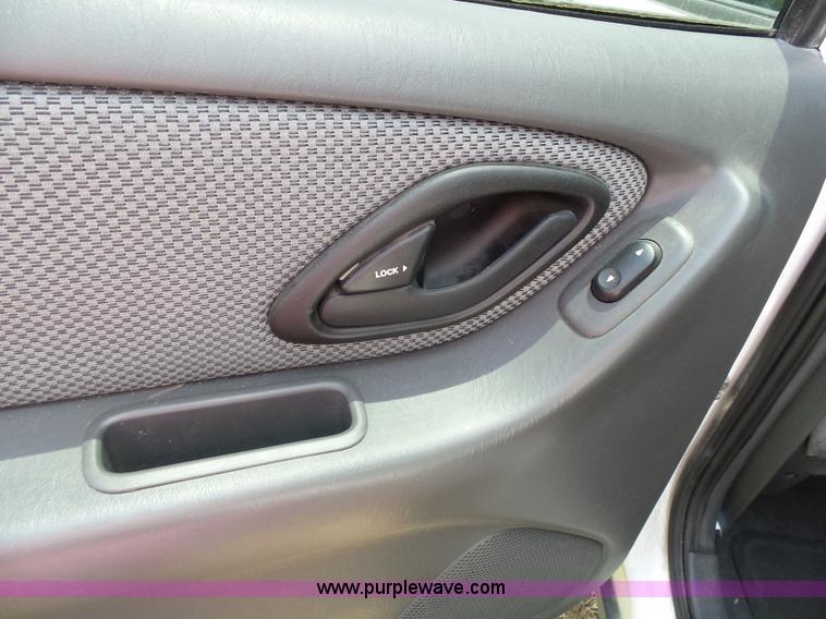 image for item J4912 2006 Ford Escape SUV