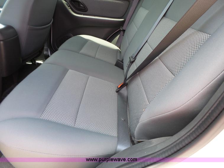 image for item J4912 2006 Ford Escape SUV