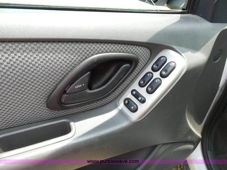 image for item J4912 2006 Ford Escape SUV