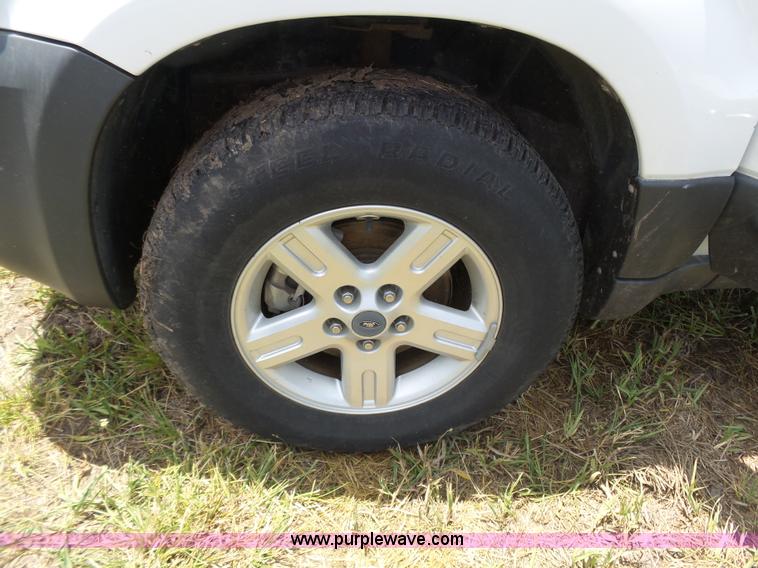 image for item J4912 2006 Ford Escape SUV