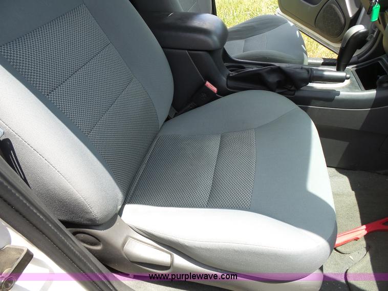 image for item J4912 2006 Ford Escape SUV