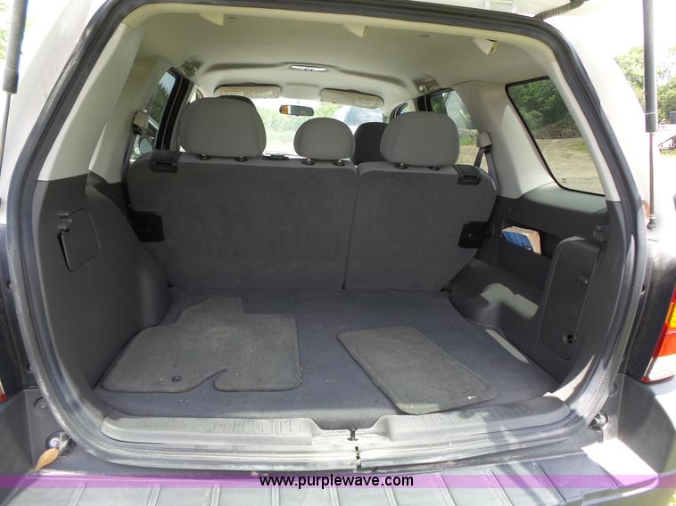 image for item J4912 2006 Ford Escape SUV