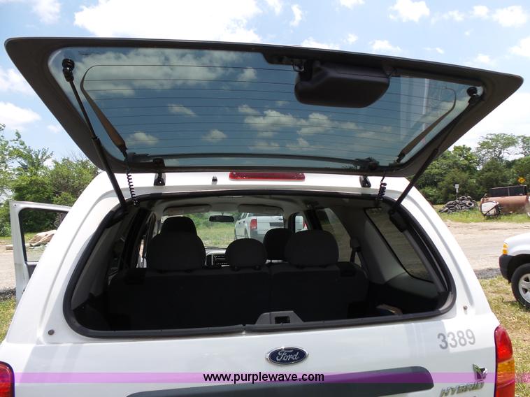 image for item J4912 2006 Ford Escape SUV