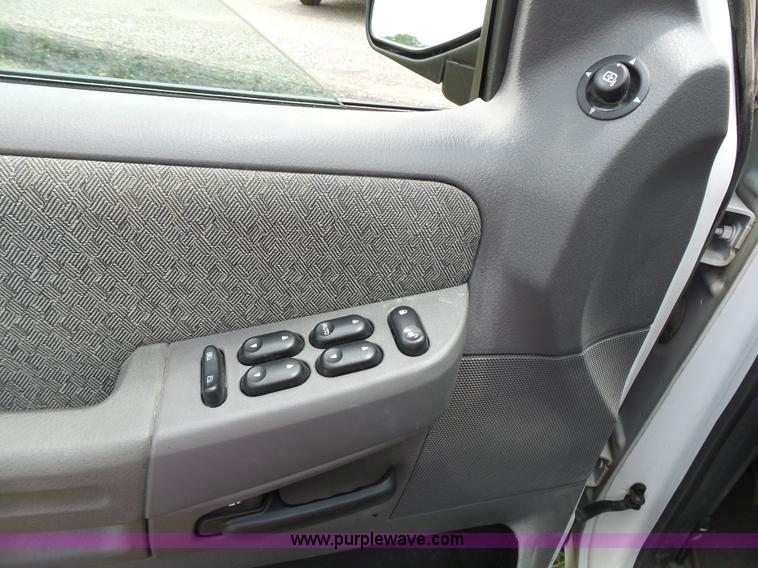 image for item J4914 2005 Ford Explorer SUV