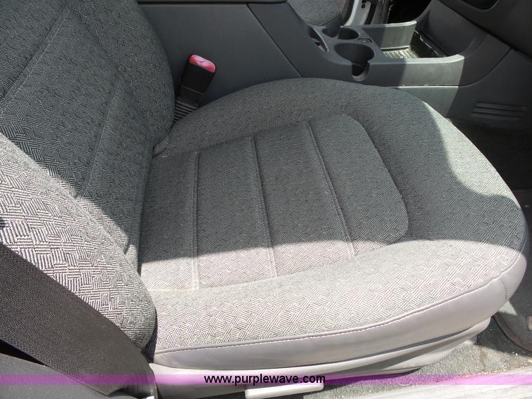 image for item J4914 2005 Ford Explorer SUV