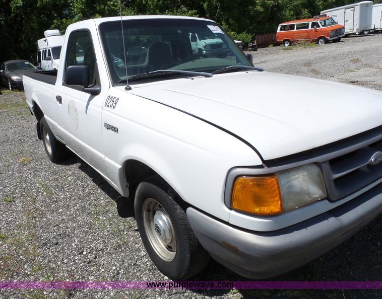image for item J4919 1997 Ford Ranger pickup truck