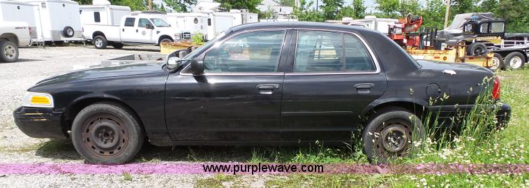 image for item J4920 2005 Ford Crown Victoria Police Interceptor