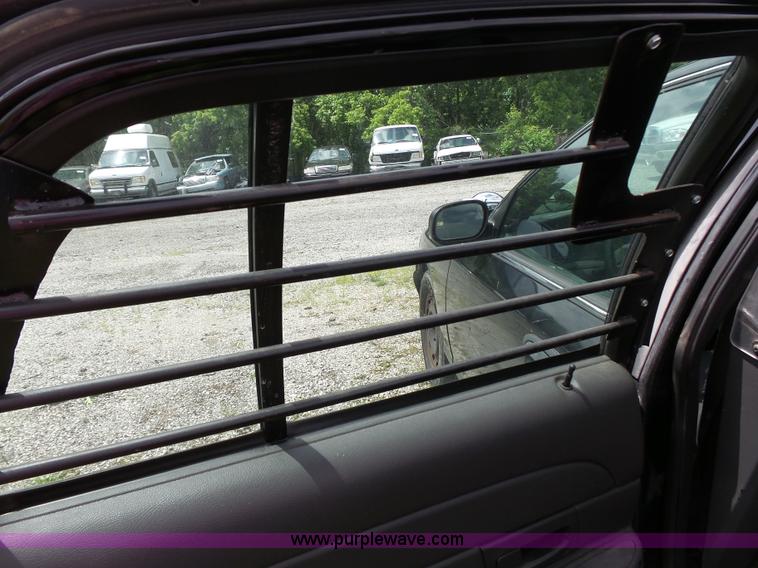 image for item J4920 2005 Ford Crown Victoria Police Interceptor