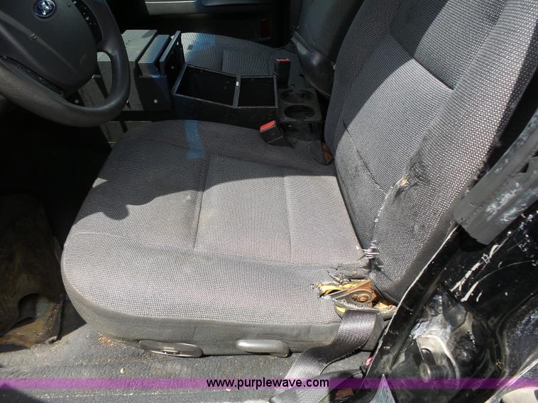 image for item J4920 2005 Ford Crown Victoria Police Interceptor