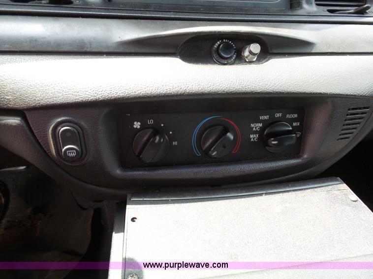 image for item J4920 2005 Ford Crown Victoria Police Interceptor