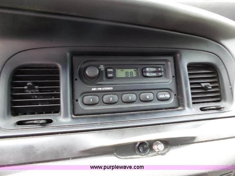 image for item J4920 2005 Ford Crown Victoria Police Interceptor