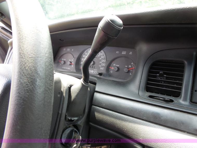 image for item J4920 2005 Ford Crown Victoria Police Interceptor