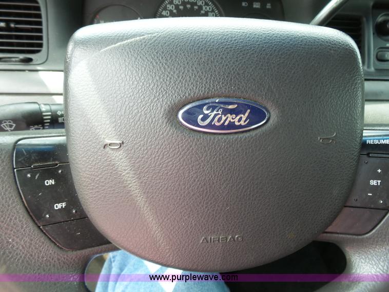 image for item J4920 2005 Ford Crown Victoria Police Interceptor